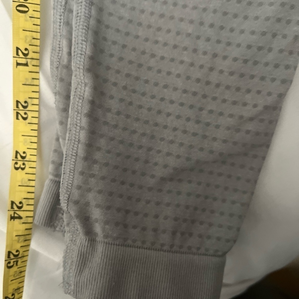 Women's Gymshark Light Gray Seamless Cropped Athletic Leggings Pants sz S - Picture 11 of 12